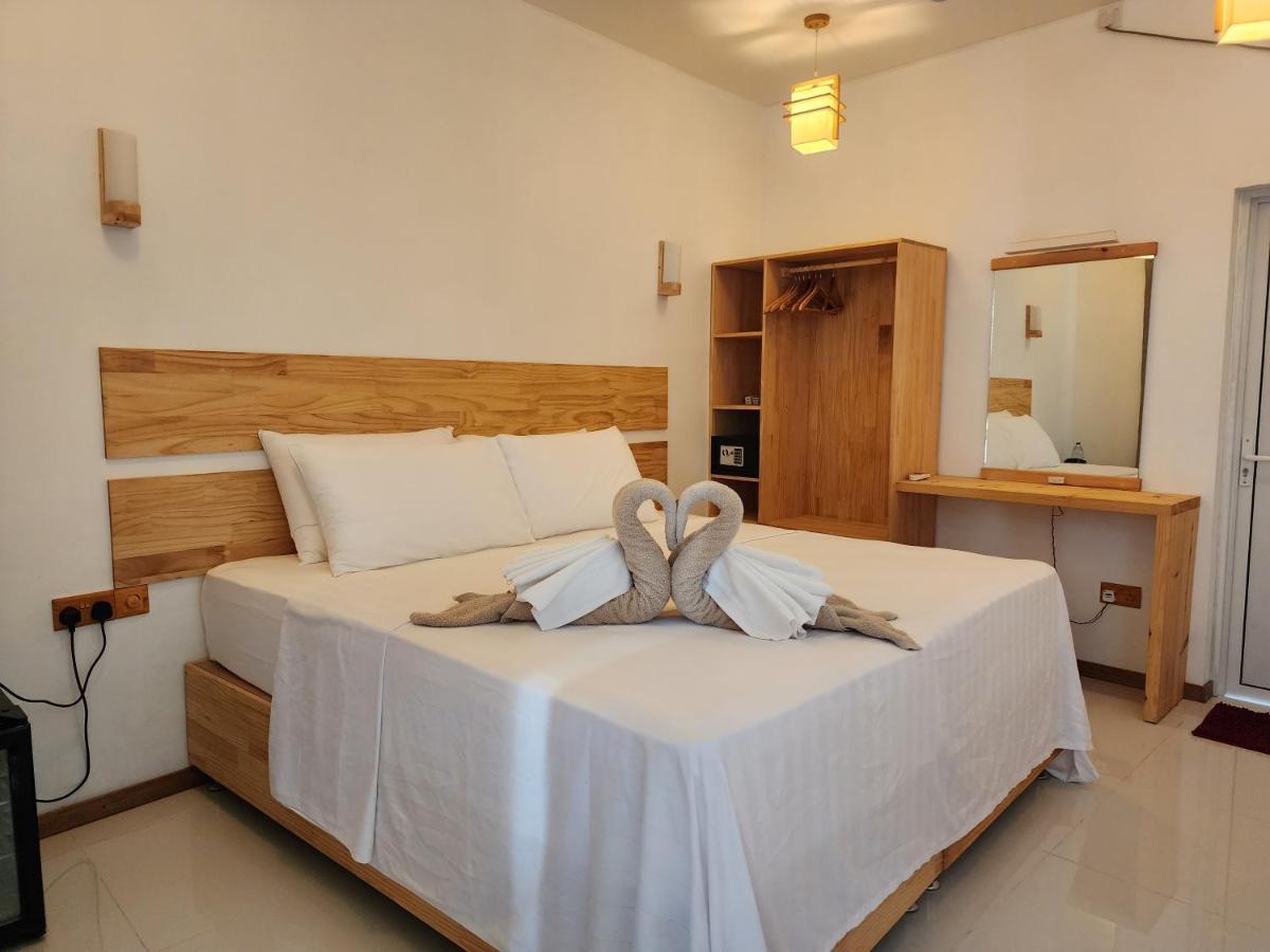 Отель Dhigurah Dhonveli Boutique Экстерьер фото
