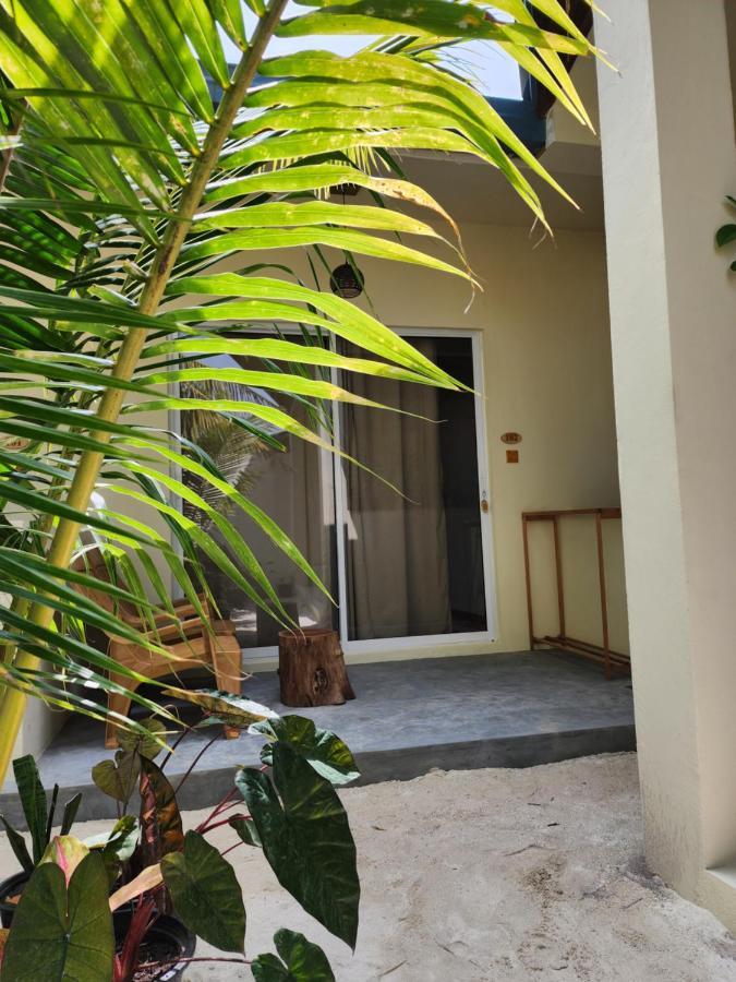 Отель Dhigurah Dhonveli Boutique Экстерьер фото
