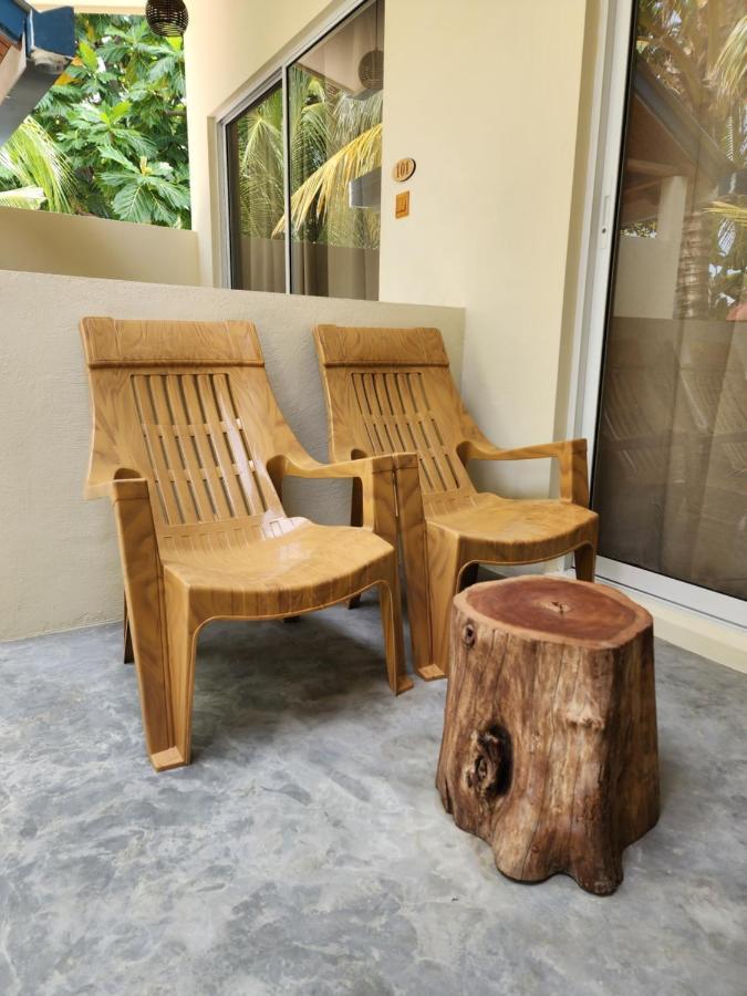 Отель Dhigurah Dhonveli Boutique Экстерьер фото