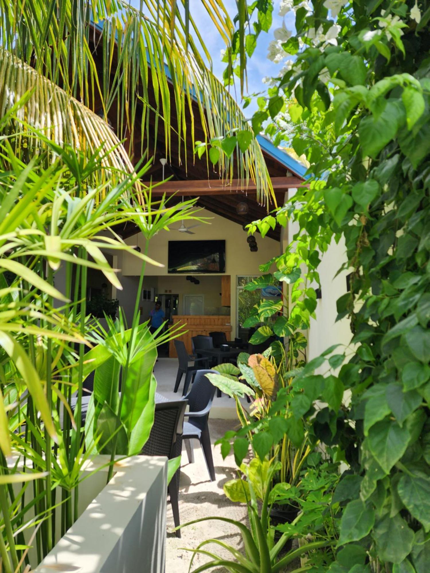 Отель Dhigurah Dhonveli Boutique Экстерьер фото